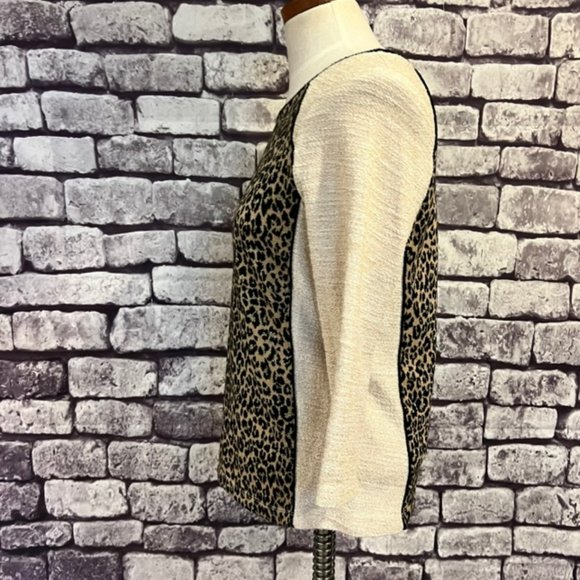 Chico's Zenergy Animal Print 3/4 Sleeve Blouse Size Small - Picture 4 of 9